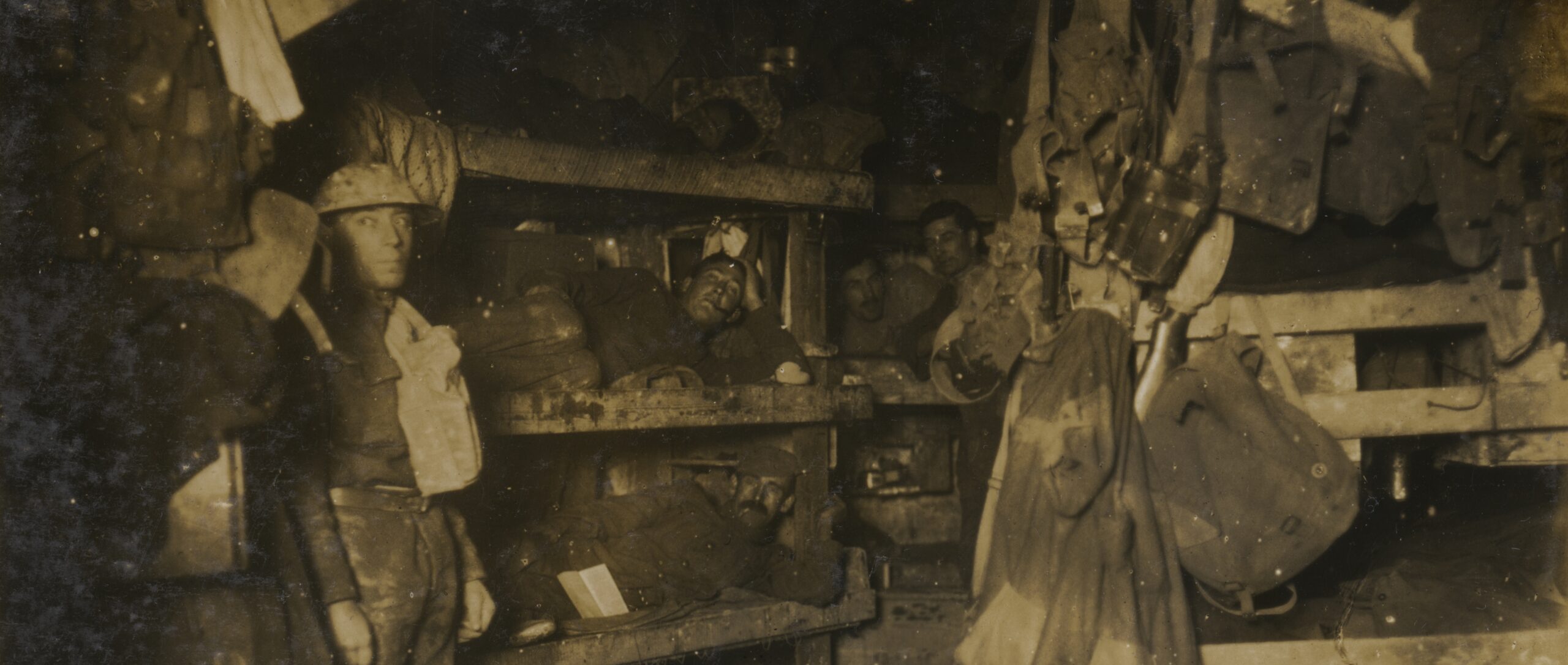 Soldats britanniques dans les souterrains